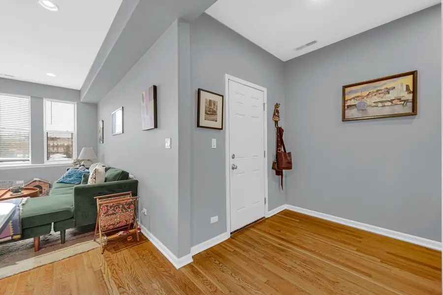 2945 W Belle Plaine Avenue #3E, Chicago, IL 60618 - #3