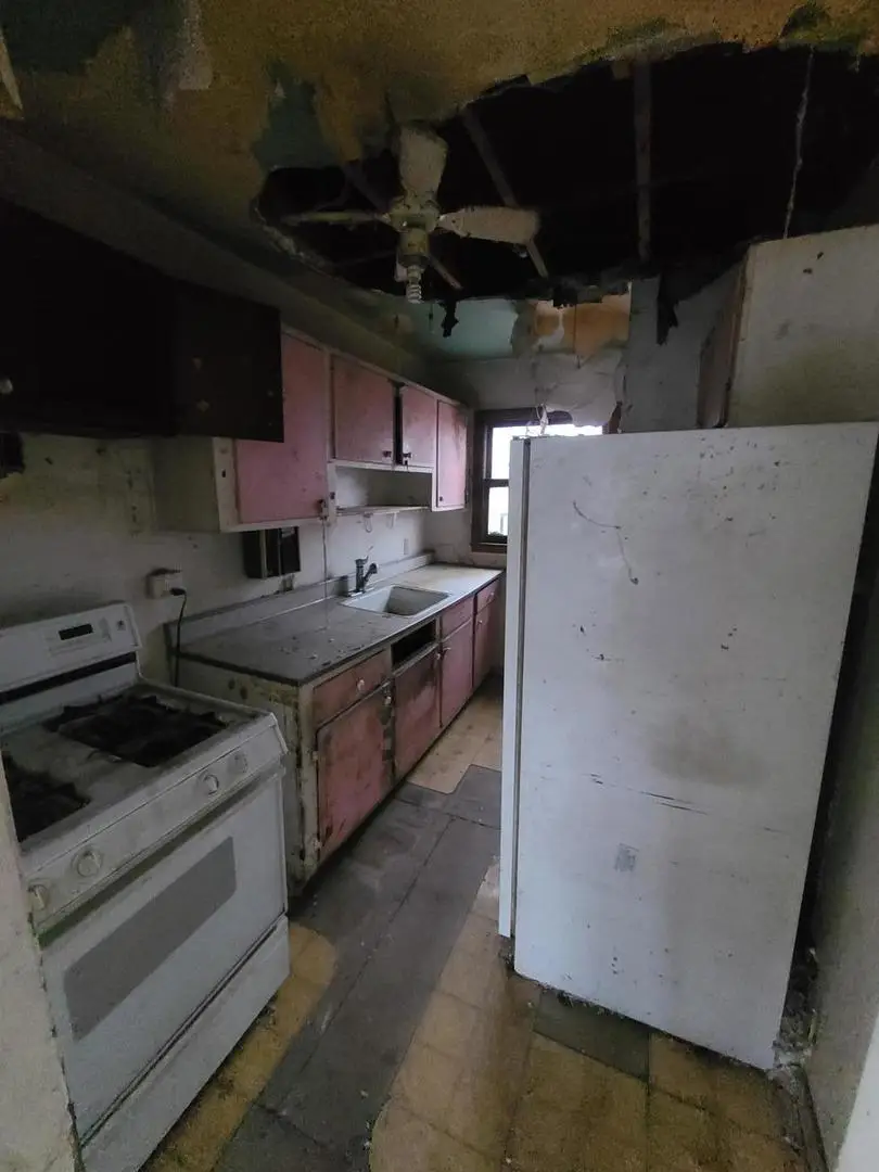 2605 N Pine Street, Waukegan, IL 60087 - #3