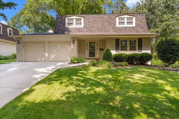 77 Bluebird Lane, Naperville, IL 60565