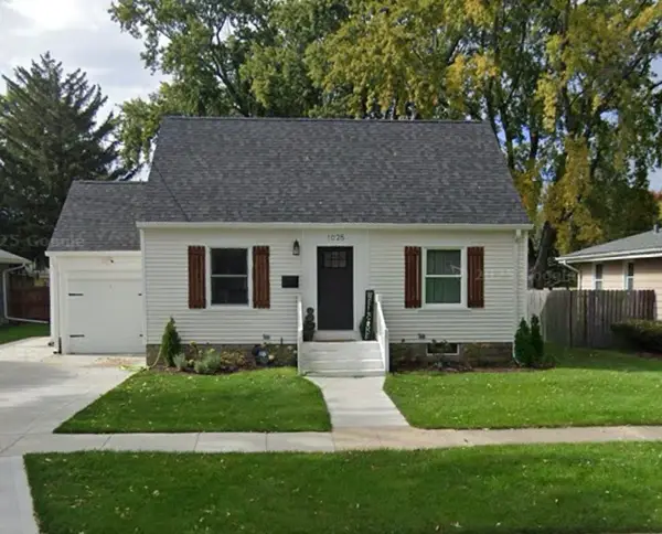 1025 Queen Anne Street, Woodstock, IL 60098