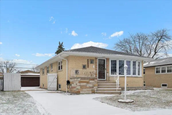 4536 W 100th Place, Oak Lawn, IL 60453