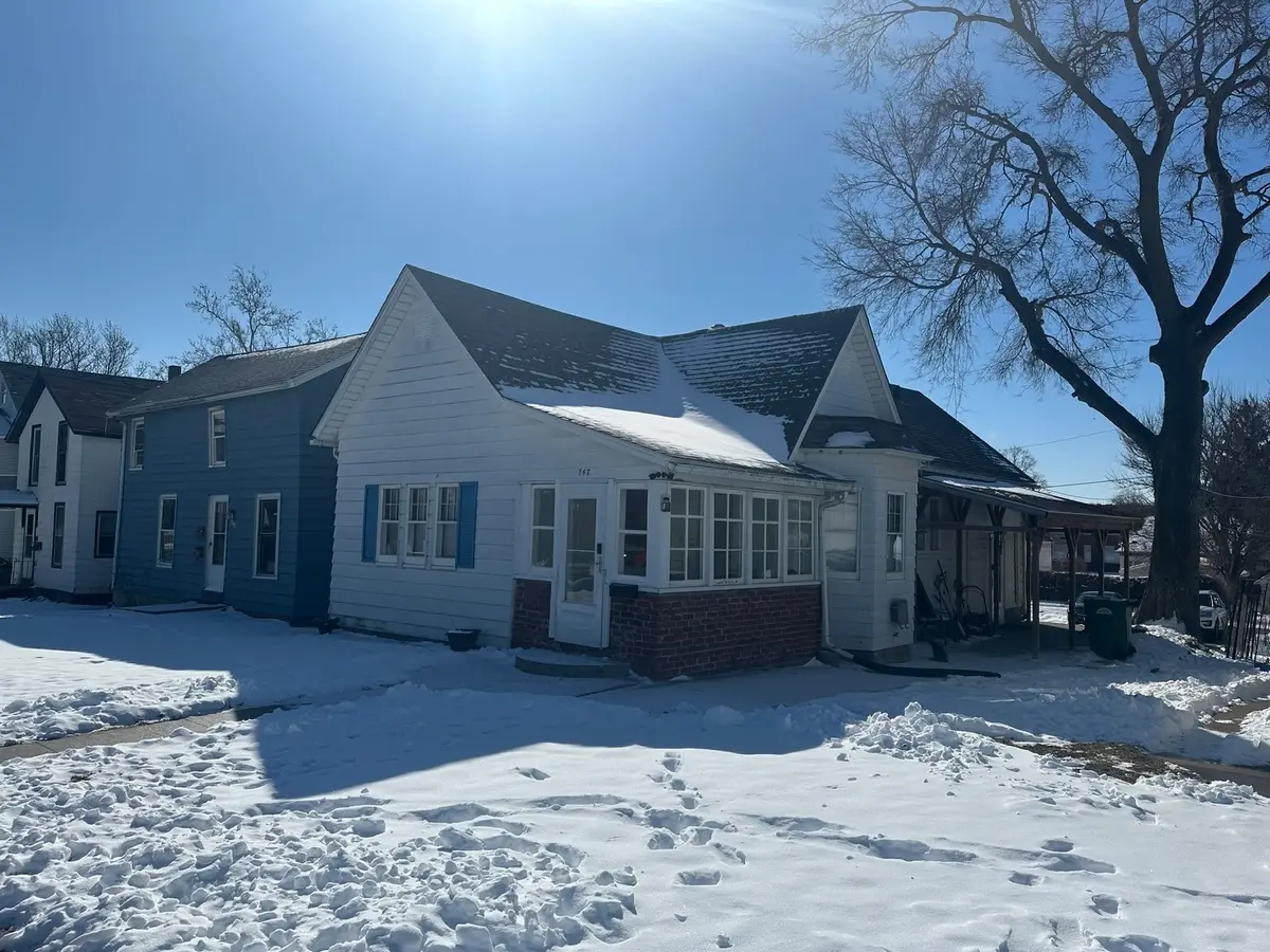 747 1st Avenue, Clinton, IA 52732 - #1