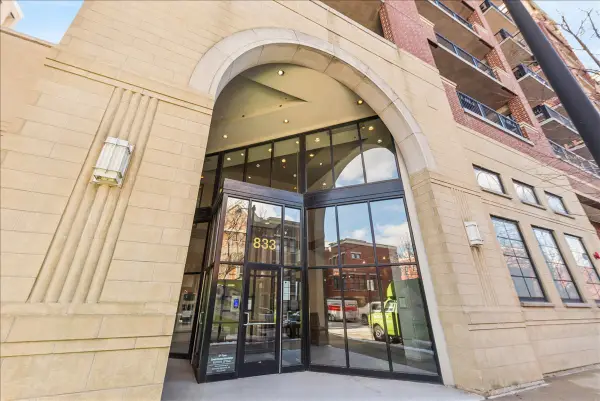 833 W 15th Place #907, Chicago, IL 60607