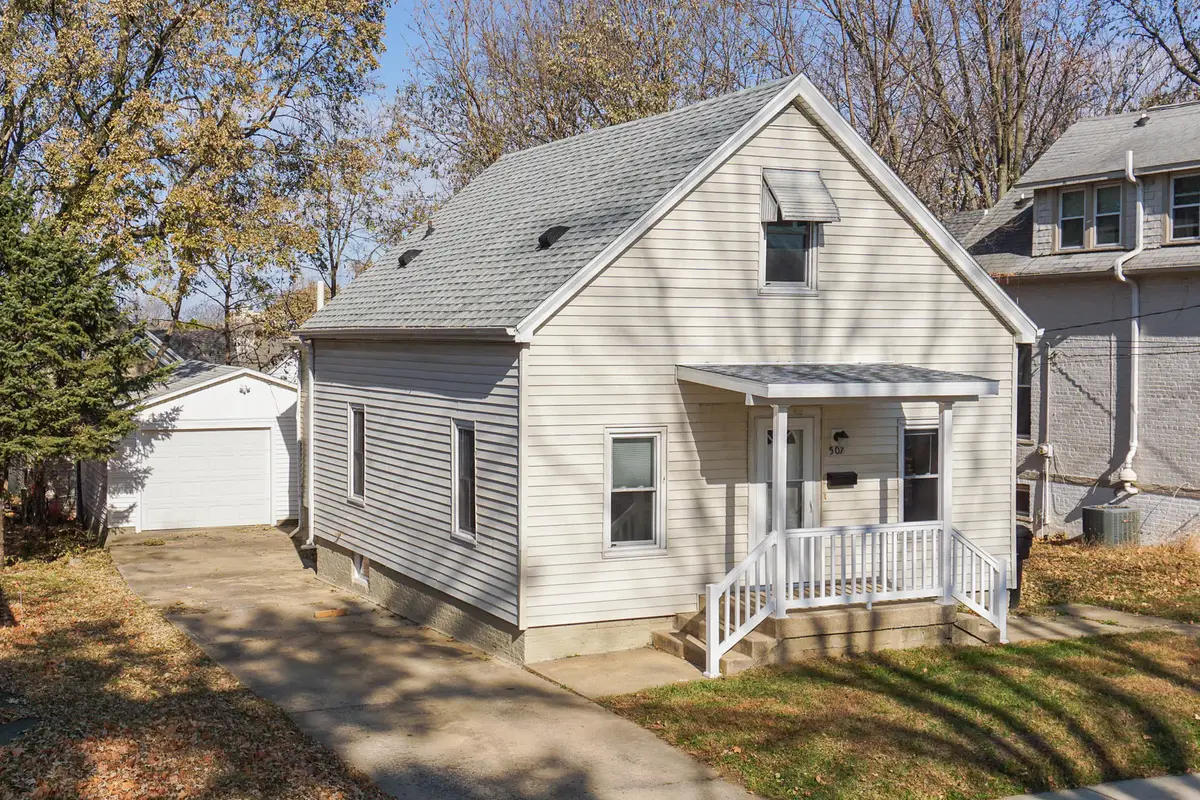 507 W Oakland Avenue, Bloomington, IL 61701 - #1