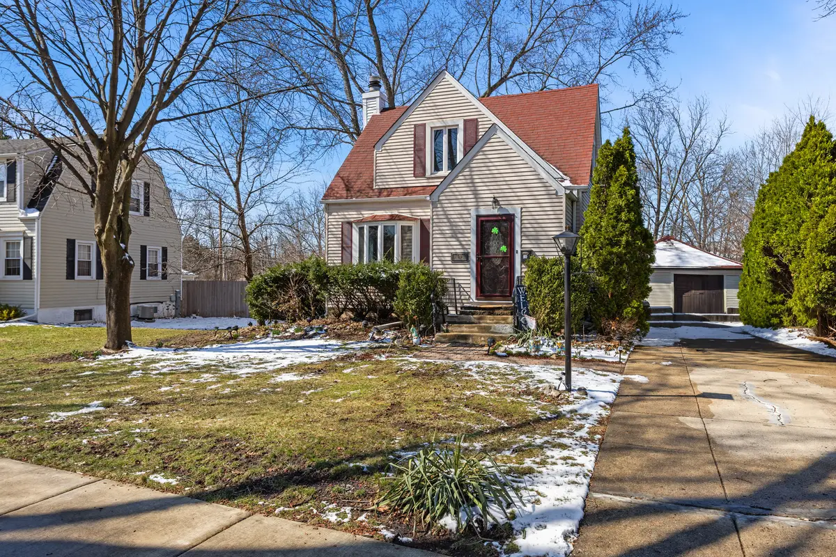 300 S Cumberland Parkway, Des Plaines, IL 60016 - #1