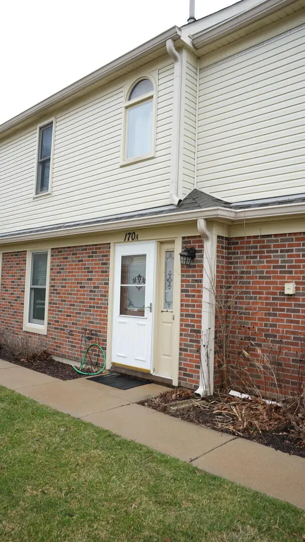170 Inverness Court #2, Elk Grove Village, IL 60007