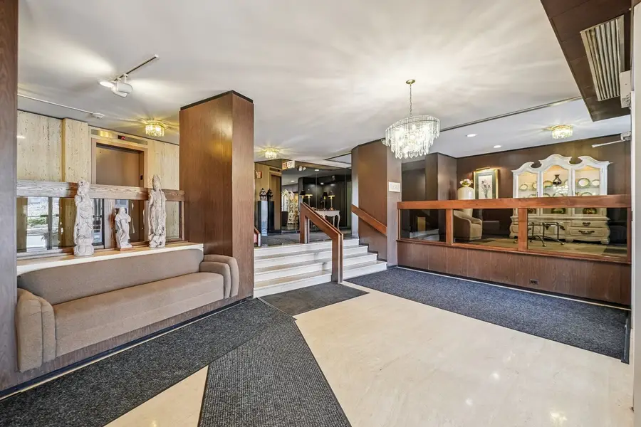 7061 N Kedzie Avenue #1010, Chicago, IL 60645 - #2