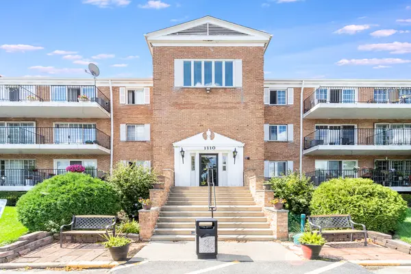 1110 N Farnsworth Avenue #211, Aurora, IL 60505