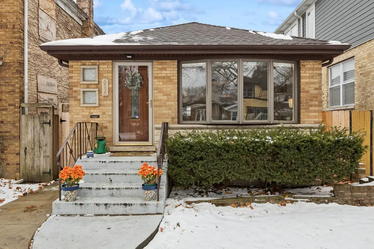6530 N Oliphant Avenue, Chicago, IL 60631 - #1