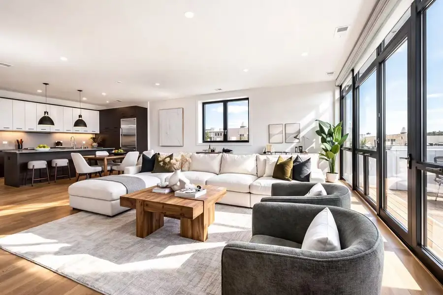 1203 W Augusta Boulevard #3N, Chicago, IL 60642 - #2