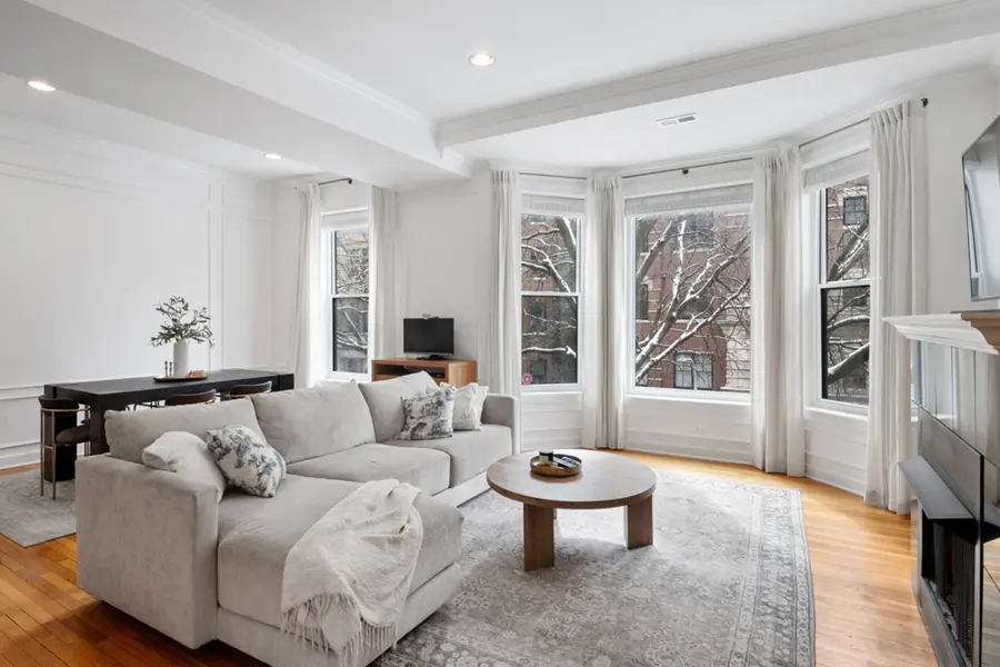 618 W Barry Avenue #2, Chicago, IL 60657 - #3