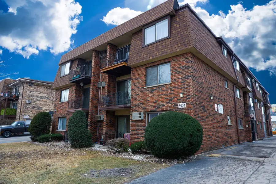 9832 Nottingham Avenue #10, Chicago Ridge, IL 60415 - #2