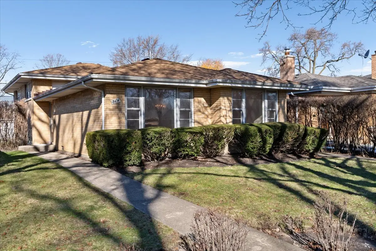 8434 Lawndale Avenue, Skokie, IL 60076 - #1