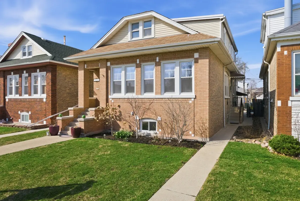 5722 W Eastwood Avenue, Chicago, IL 60630 - #1