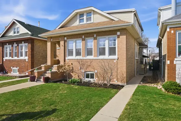 5722 W Eastwood Avenue, Chicago, IL 60630