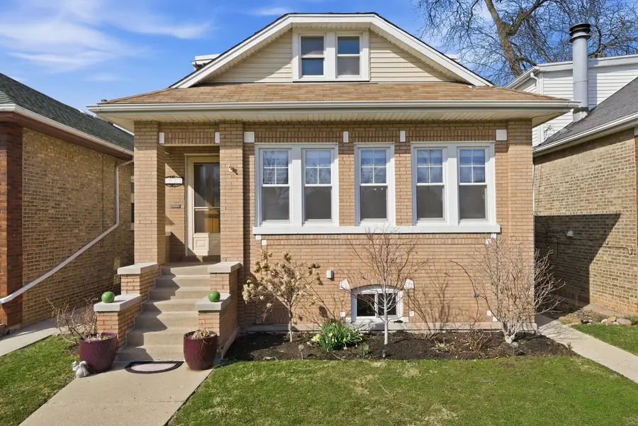 5722 W Eastwood Avenue, Chicago, IL 60630 - #2