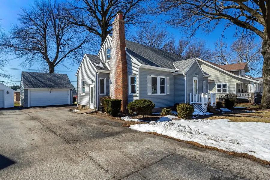 317 W Le Claire Road, Eldridge, IA 52748 - #3