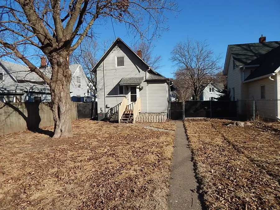 1621 W 7th Street, Davenport, IA 52802 - #2