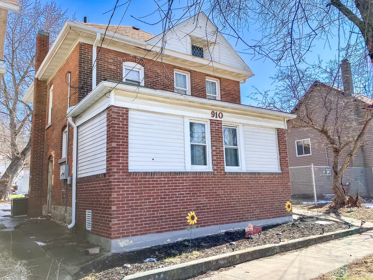 910 Main Street, Savanna, IL 61074 - #1