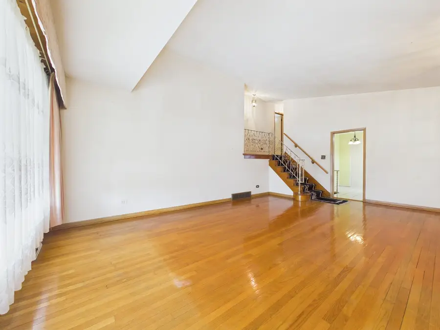 9275 Clancy Drive, Des Plaines, IL 60016 - #2