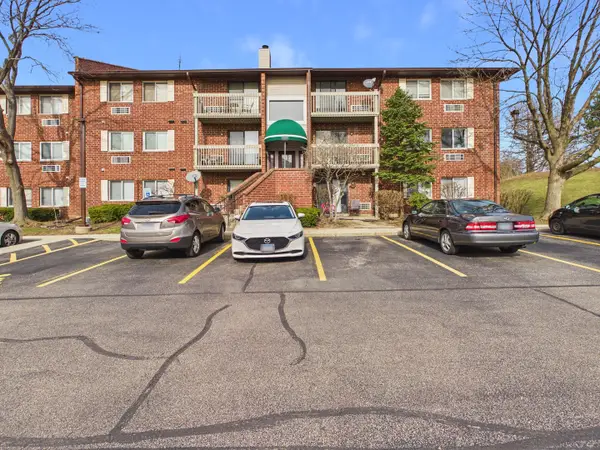 820 N Lakeside Drive #2C, Vernon Hills, IL 60061