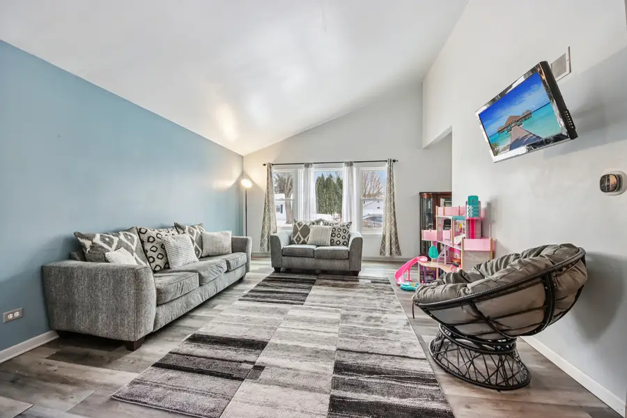 410 W Riverside Drive, Lakemoor, IL 60051 - #2