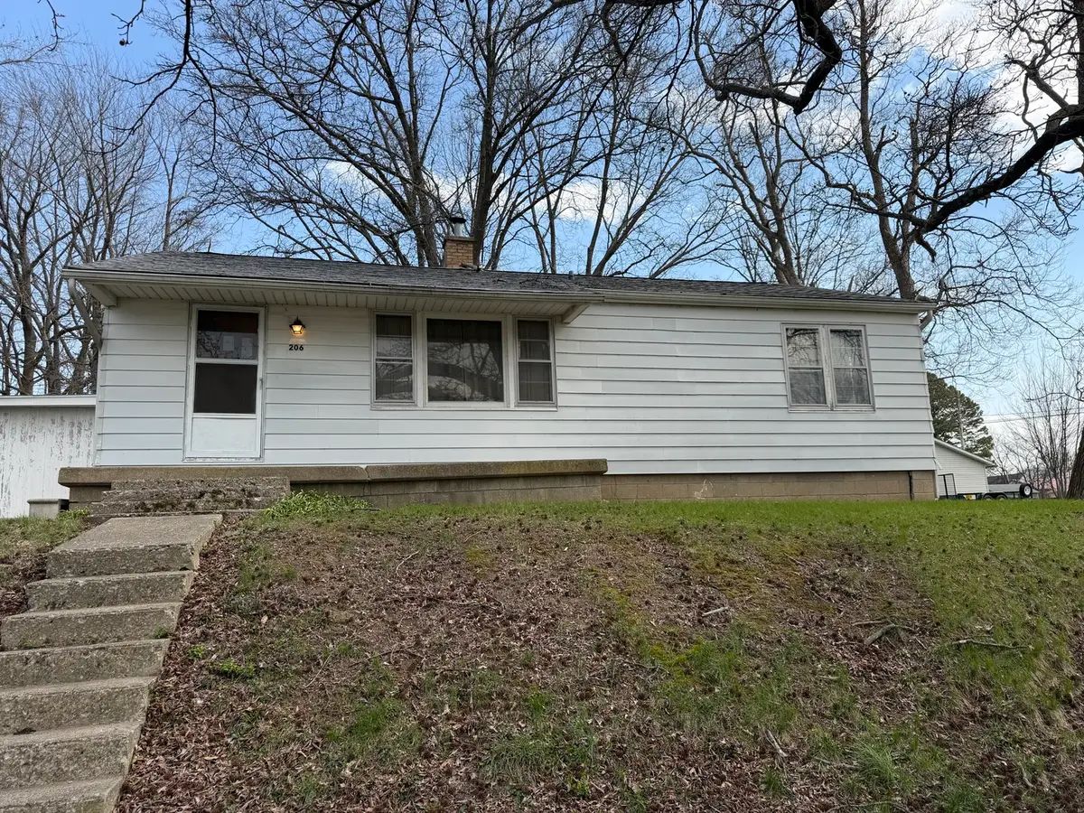 206 S 1st Street, Pinckneyville, IL 62274 - #1