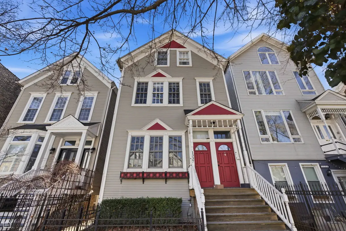 1337 W Barry Avenue, Chicago, IL 60657 - #1