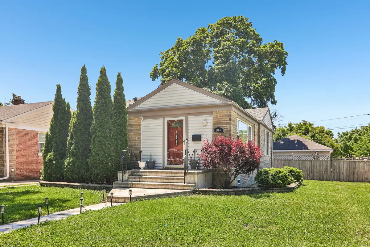 2104 Portsmouth Avenue, Westchester, IL 60154 - #1