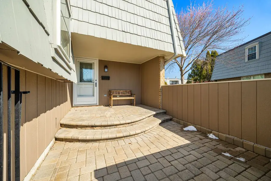 660 Versailles Court #A, Elk Grove Village, IL 60007 - #3