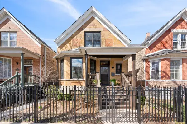 2710 N Sacramento Avenue, Chicago, IL 60647