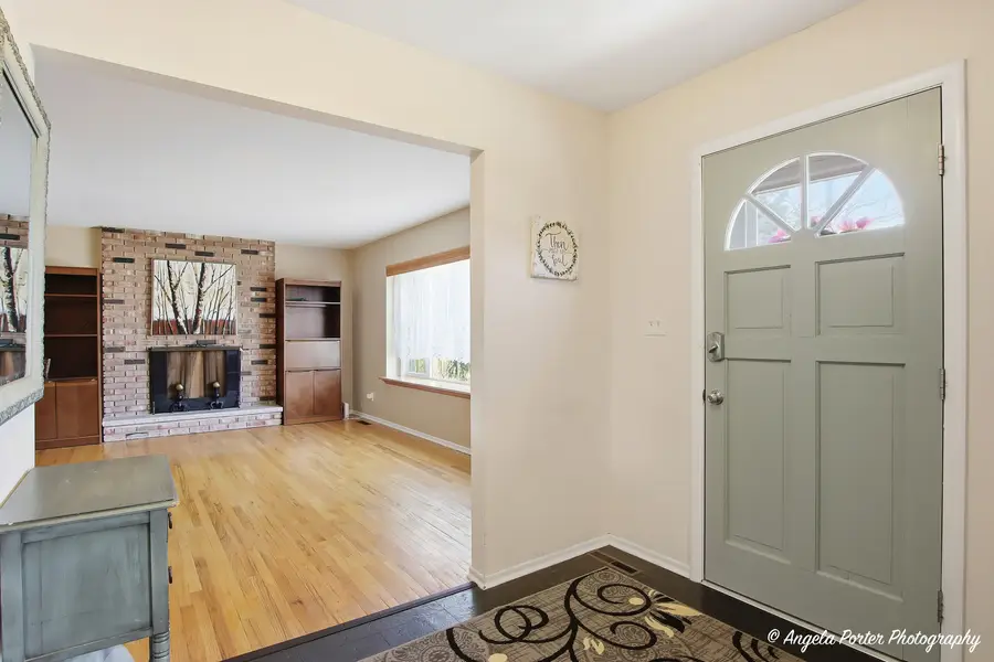 916 Essex Court, McHenry, IL 60050 - #2