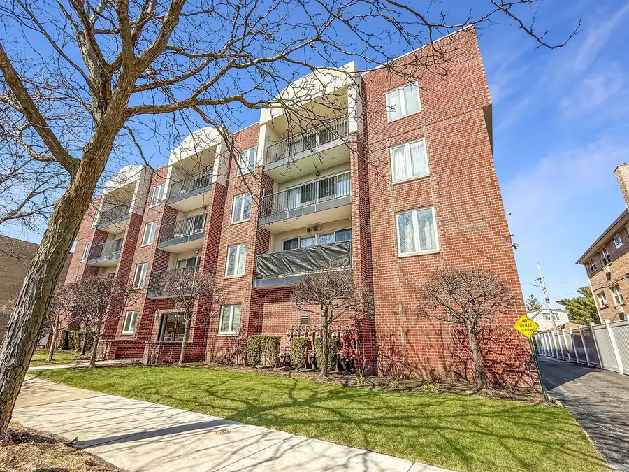 5840 W Lawrence Avenue #301, Chicago, IL 60630 - #2
