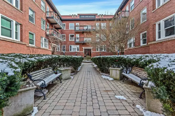 845 W Belle Plaine Avenue #2E, Chicago, IL 60613