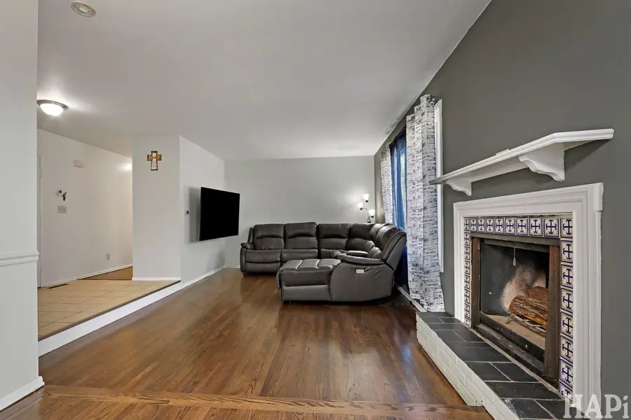 810 N Oakwood Drive, McHenry, IL 60050 - #2