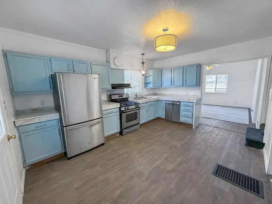 1415 S Walnut Avenue, Freeport, IL 61032 - #2