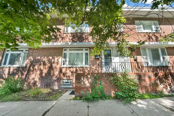 2006 W Farwell Avenue, Chicago, IL 60645