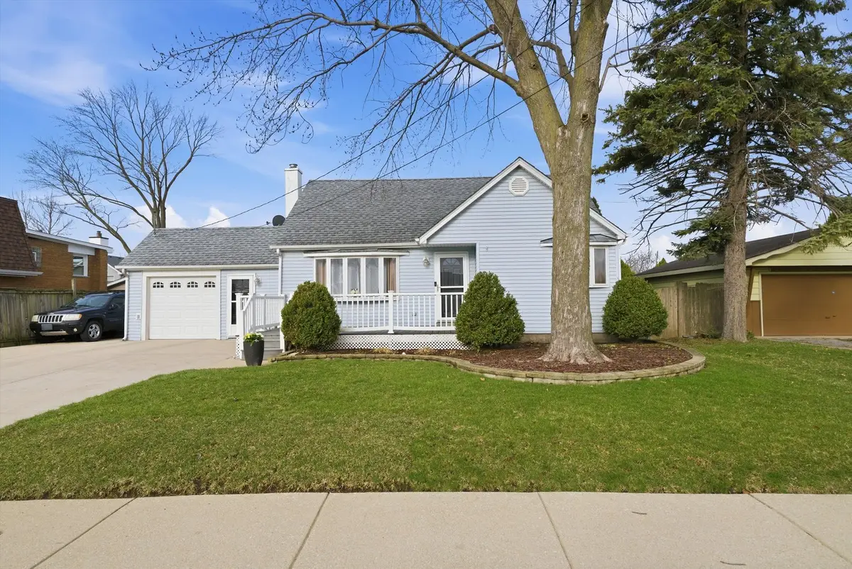 8210 Linder Avenue, Burbank, IL 60459 - #1