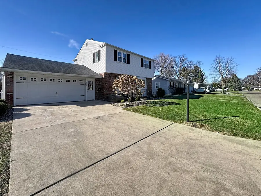 620 40th Avenue, East Moline, IL 61244 - #3