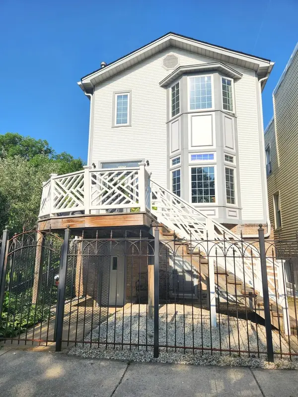 Address Withheld By Seller, Chicago, IL 60647