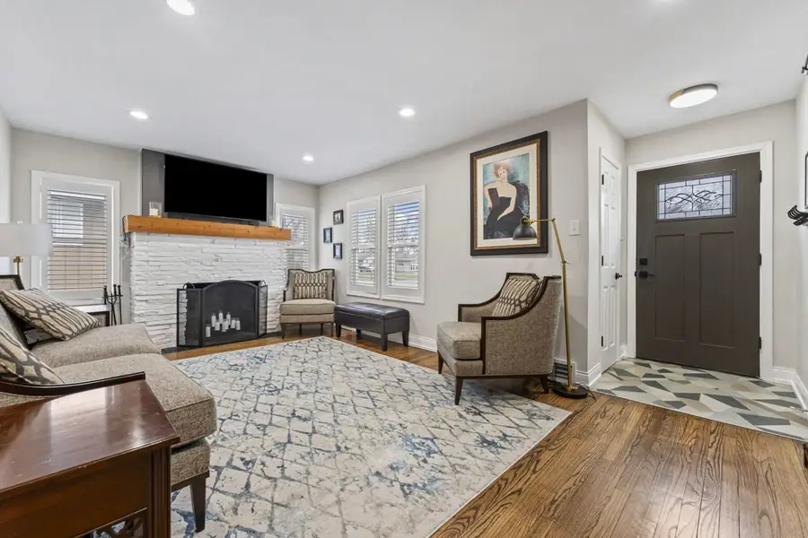 348 N Shady Lane, Elmhurst, IL 60126 - #3