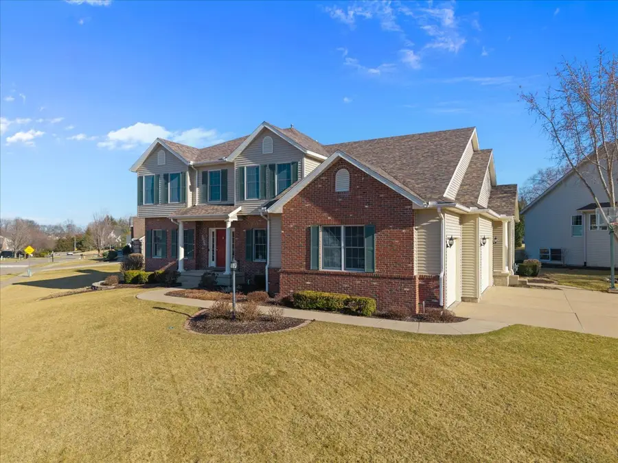 5355 Heather Glen Circle, Bettendorf, IA 52722 - #3