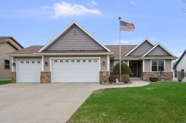 1717 E 61st Street, Davenport, IA 52807