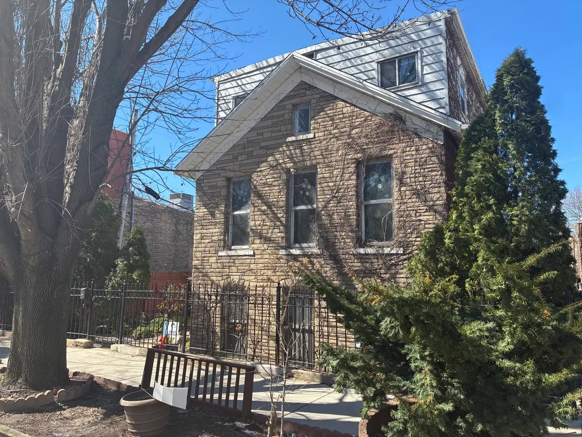 2142 N Leavitt Avenue, Chicago, IL 60647 - #1
