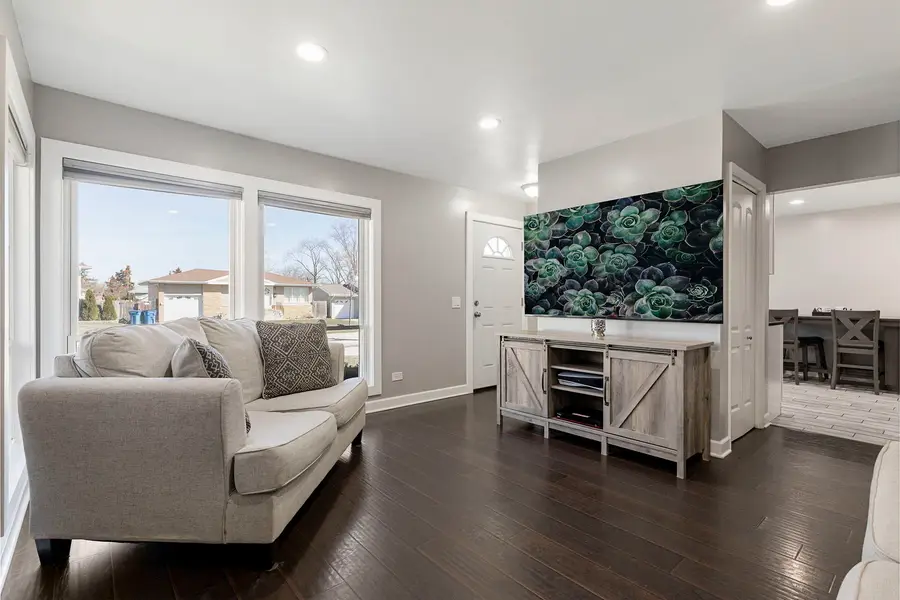 701 W Lake Park Drive, Addison, IL 60101 - #3