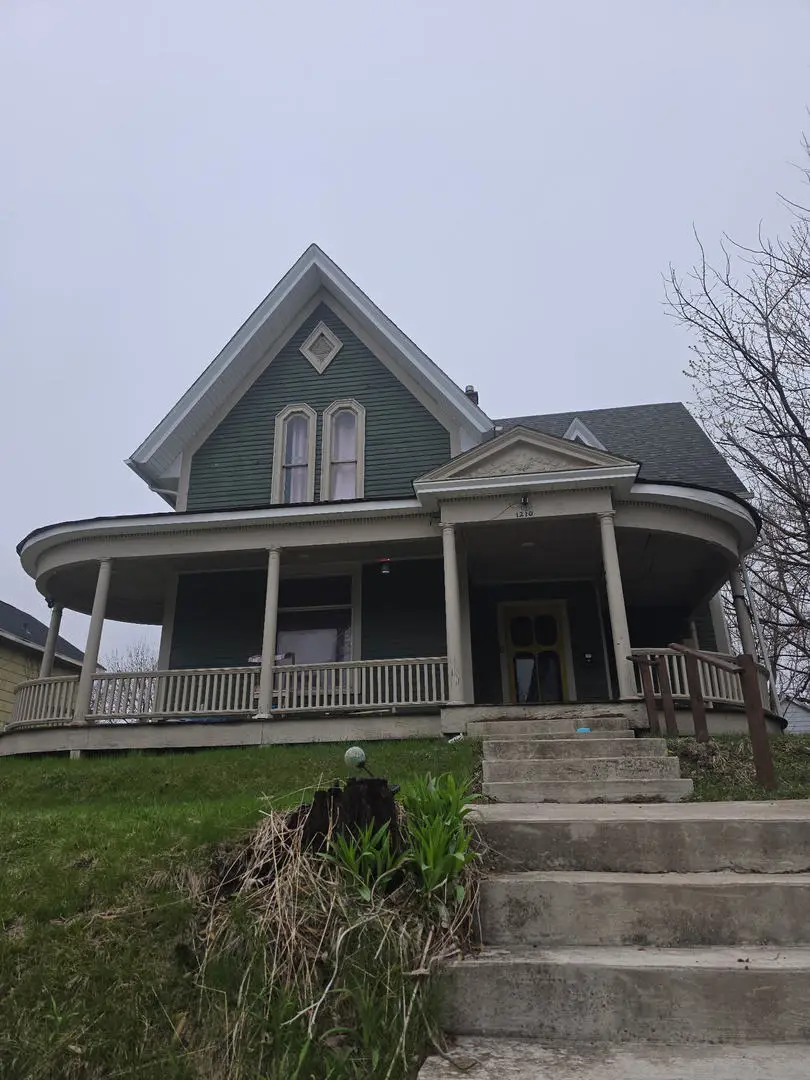 1210 Tremont Avenue, Davenport, IA 52803 - #1