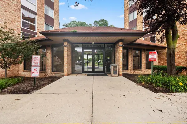 502 W Huntington Commons Road #443, Mount Prospect, IL 60056