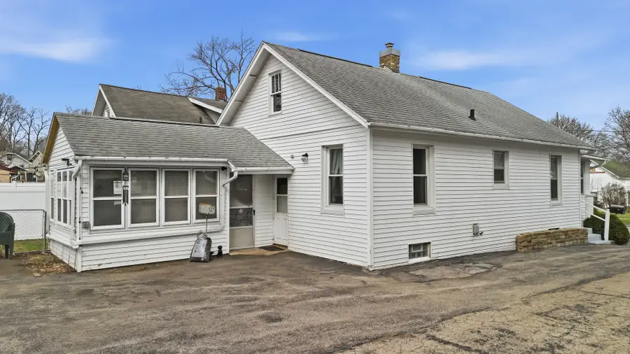 318 Spruce Street, Dixon, IL 61021 - #3