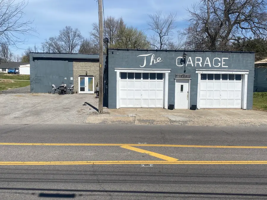 1205 E Main Street, Benton, IL 62812 - #2