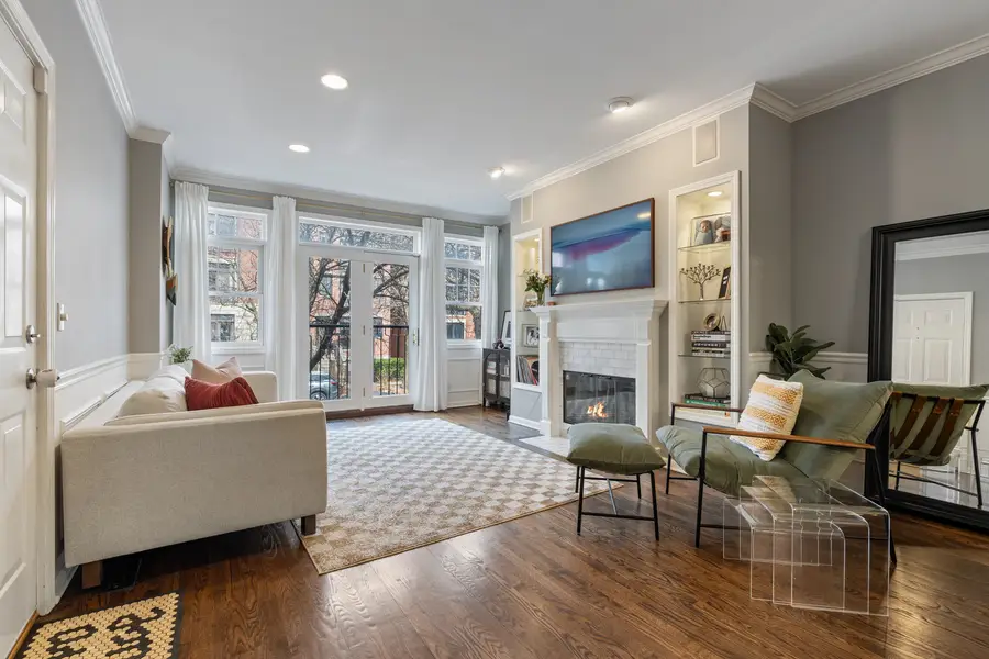 853 W Roscoe Street #1, Chicago, IL 60657 - #2